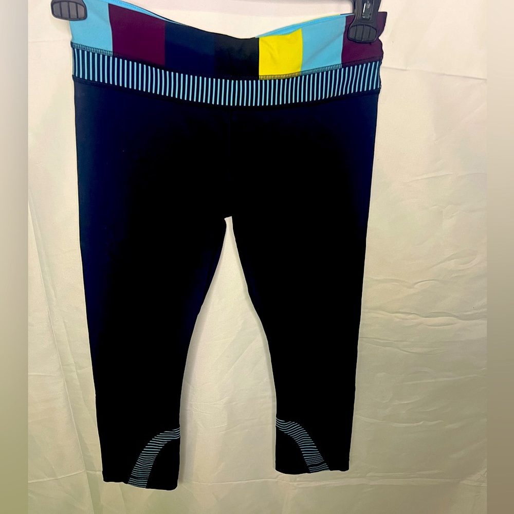 LuLuLemon capri workout pants. Multi colored zipper in back. Size 4.